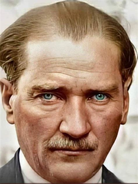 Atatürk ün gözleri ne renk